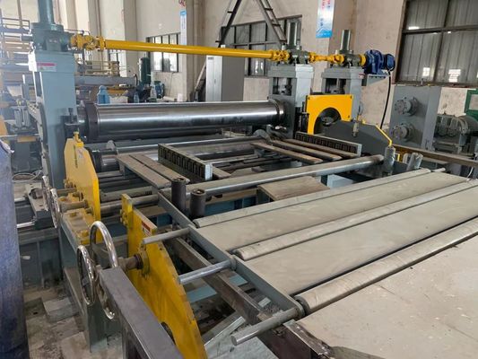 Σπείρα χάλυβα ST37 ST52 που σκίζει τη μηχανή με το τσίμπημα και Leveler πέντε κυλίνδρων